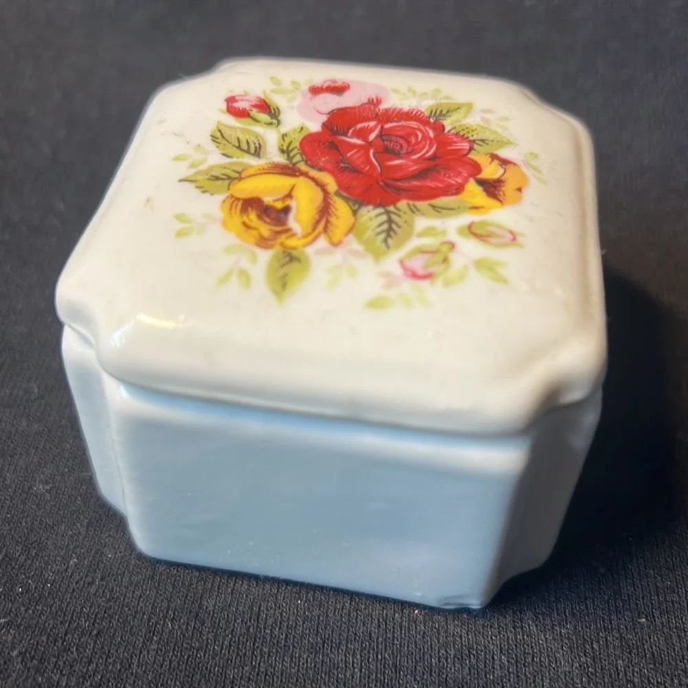 Ceramic box - Picture 2 of 3